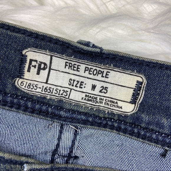 FREE PEOPLE Faded Black Mid-Rise Skinny Jeans - Picture 7 of 8